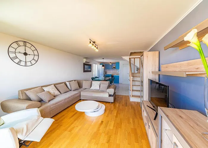 City Apartment Apartment Split
