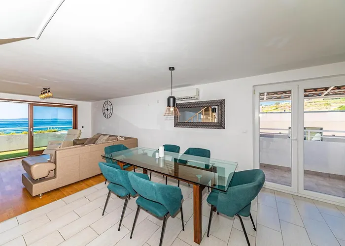 City Apartment Apartment Split