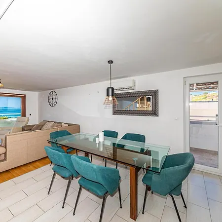 City Apartment Apartment Split